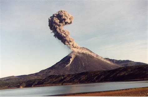  A Day In The Life Explora Atmosferas Sonoras Deliciosas Entre Erupções Explosivas