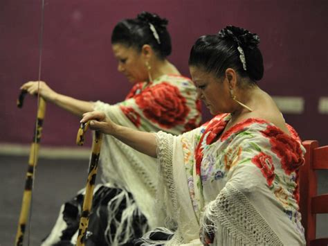 Soleá de la Mariquilla: Uma melodia melancólica que pulsa com a paixão ardente do flamenco.